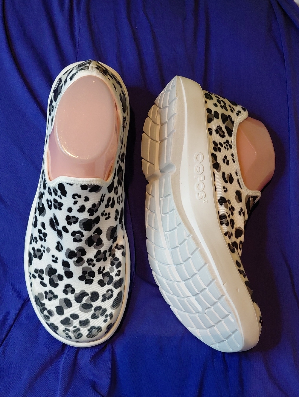 OOFOS Women's Slip-On Sneakers in White with Black Spot Print
